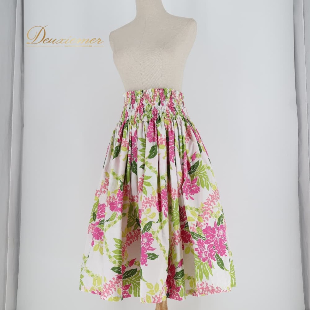 フラダンス 衣装 CoCoEmily ココエミリー パウスカート ホワイト系 日本製 モンステラ柄 ハワイアンプリント アロハ フラ ダンス レッスン 練習 花柄 植物柄 華やか 鮮やか かわいい おしゃれ 上品 シングル スカート フレア ピンク系 グリーン系 白 ピンク 緑 黄緑