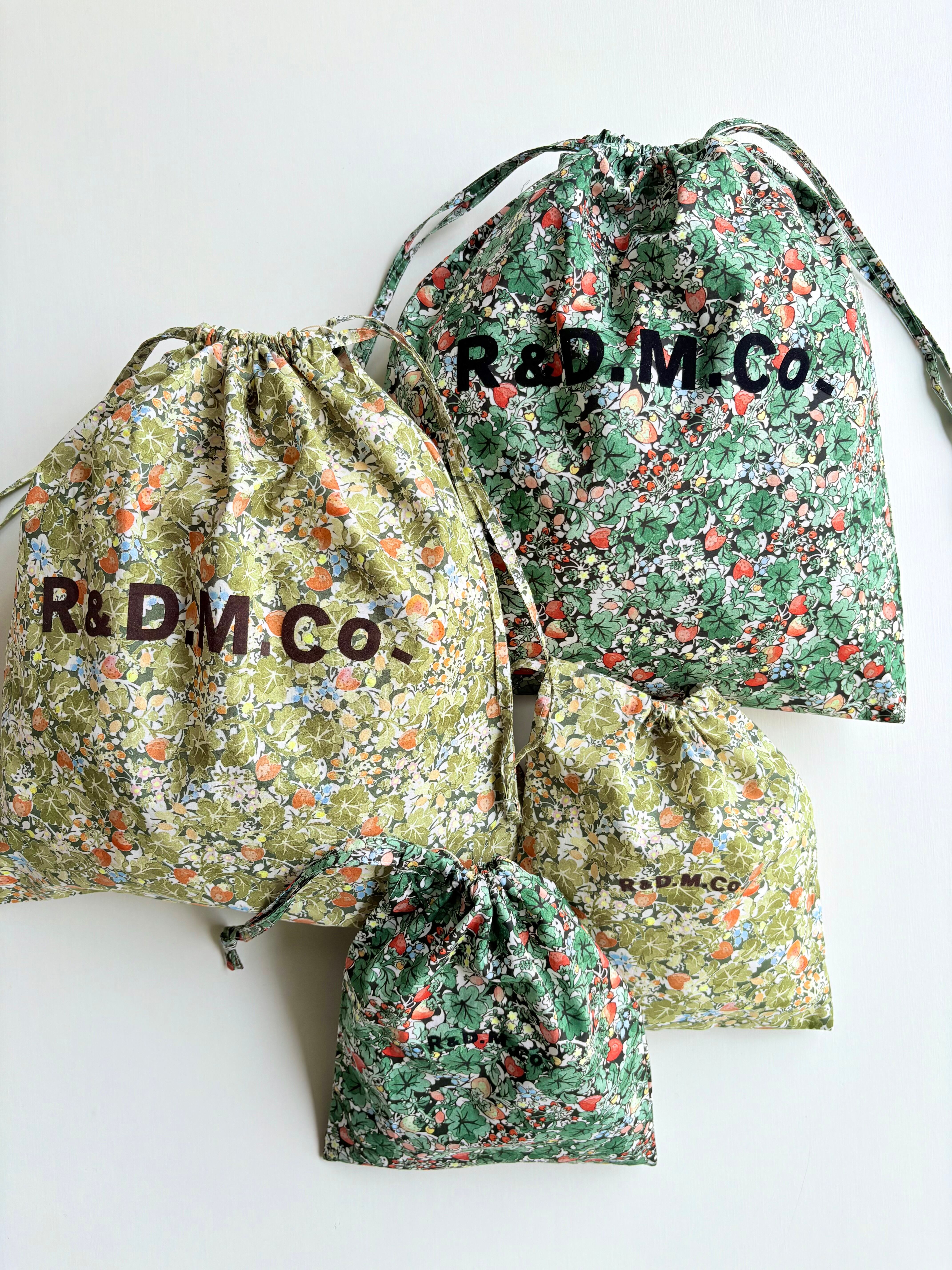 R&D.M.Co-】WILD BERRY FIELD LAWN DRAWSTRING BAG (L) no.7882
