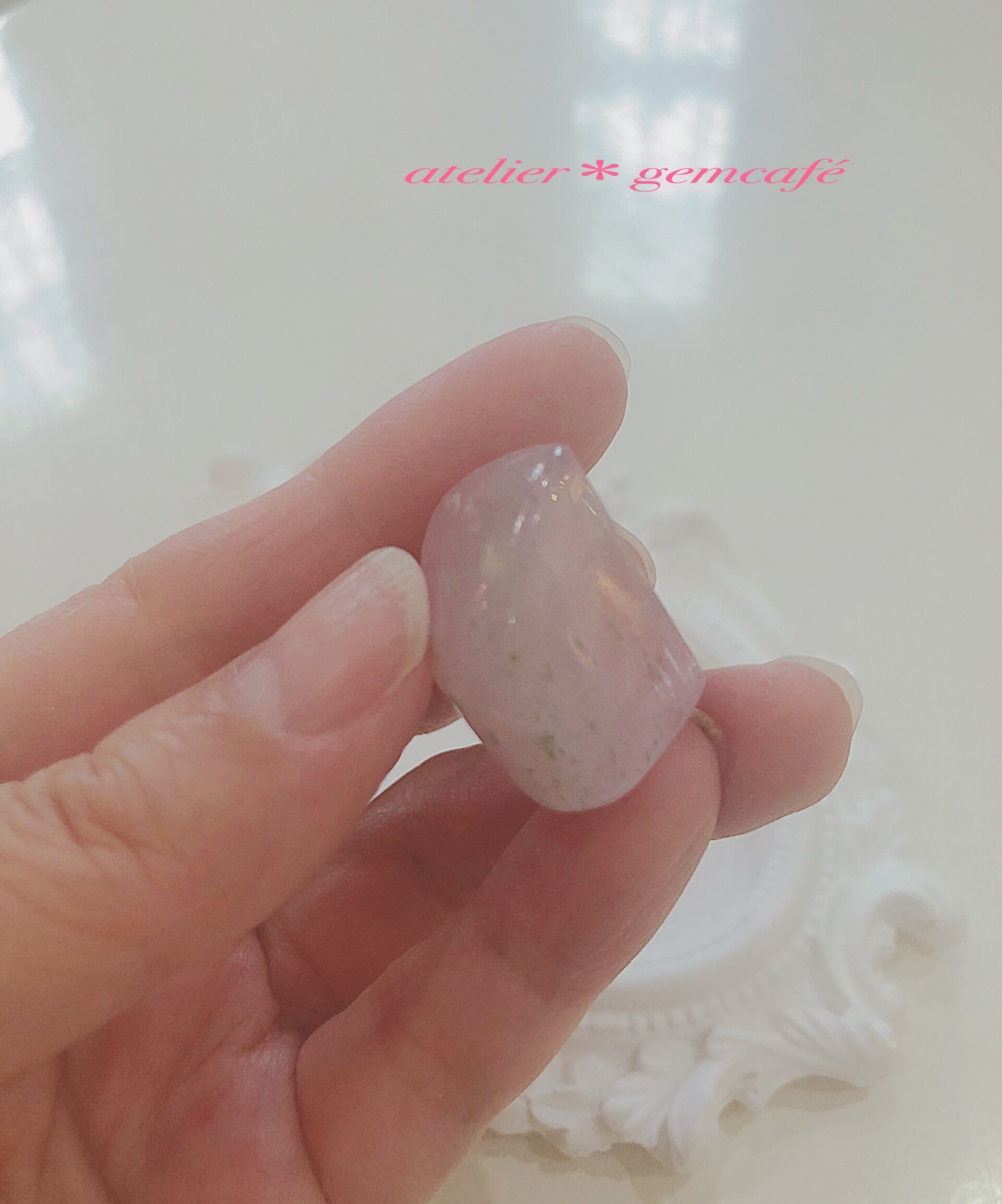 手のひら鉱物 クンツァイト