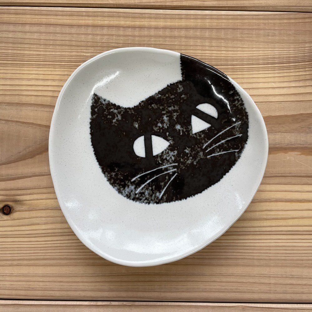 ねこ＊まるけ ミツメル 13.7㎝三角 美濃焼プレート／取り皿 | 美濃焼