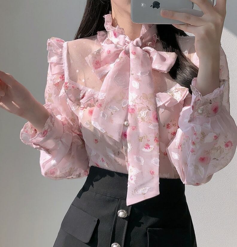フラワーピンクシフォンブラウス＊可愛さ引き立つ華やか花柄 | LiLilac