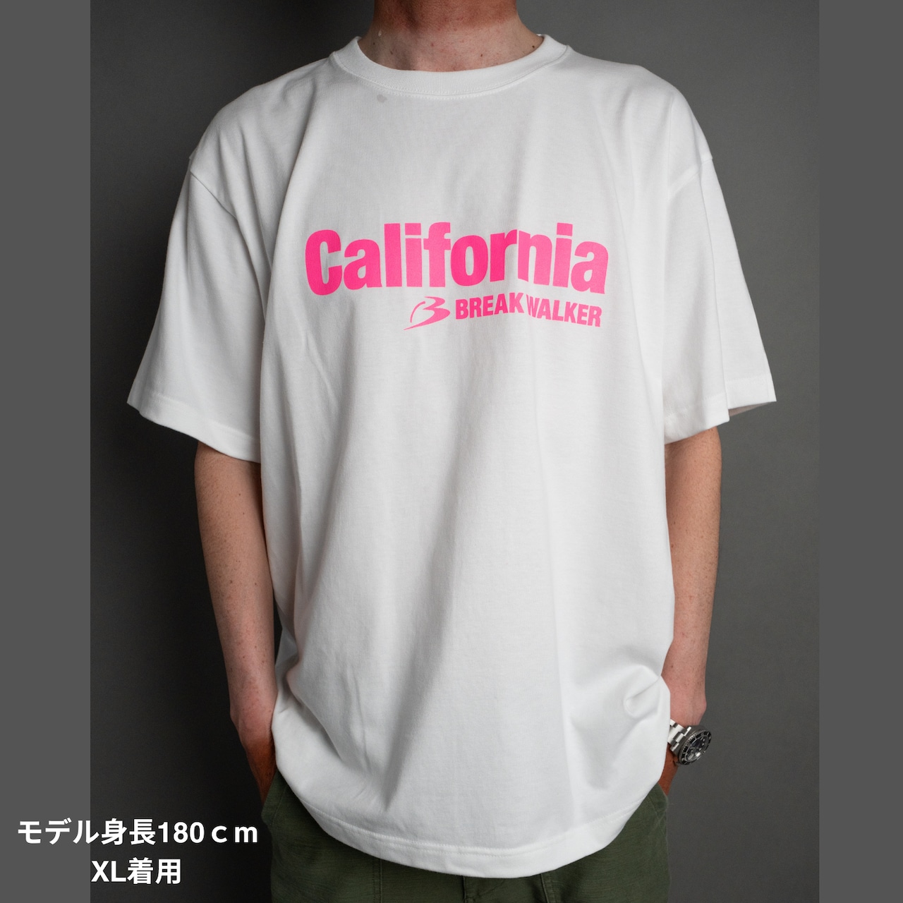 カリフォルニア　バイ　ブレイク　ウォーカー　Tシャツ / ボディ：WHITE  / ロゴ：BREAK PINK