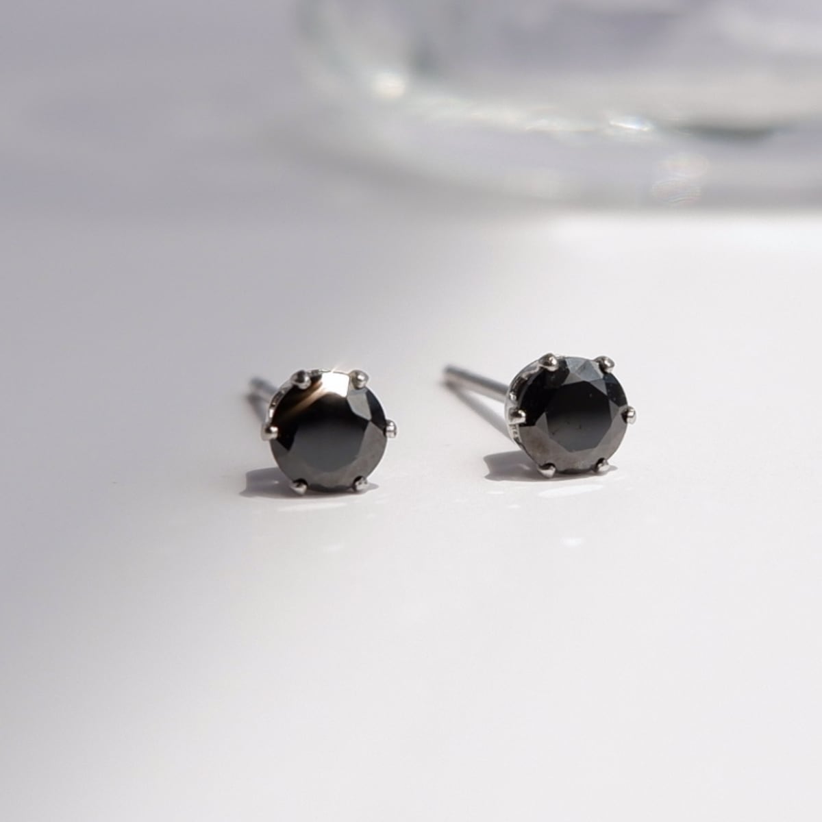 ブラックジルコニア 一粒ピアス 4mm