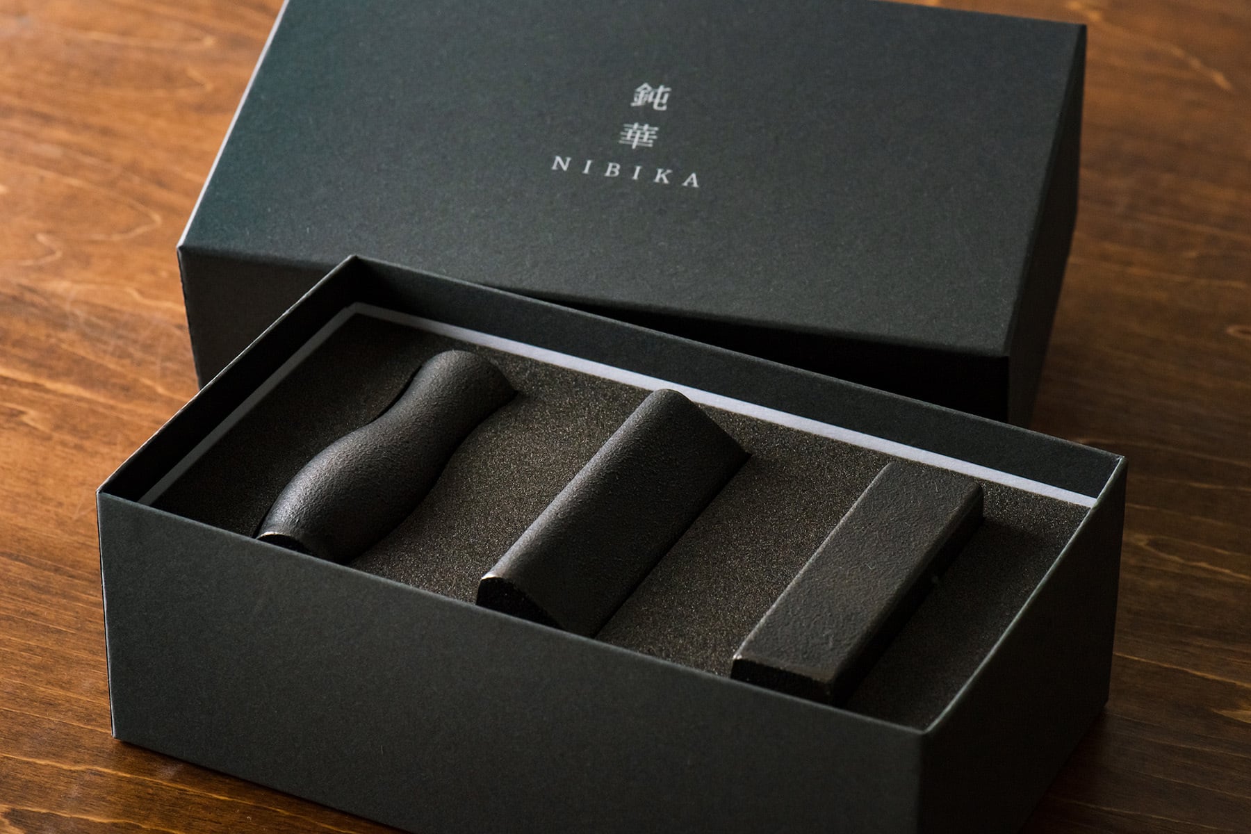 鈍華-NIBIKA- 花器3点セット「円・結・包」｜㈱今泉鋳造鉄工所 | すろ