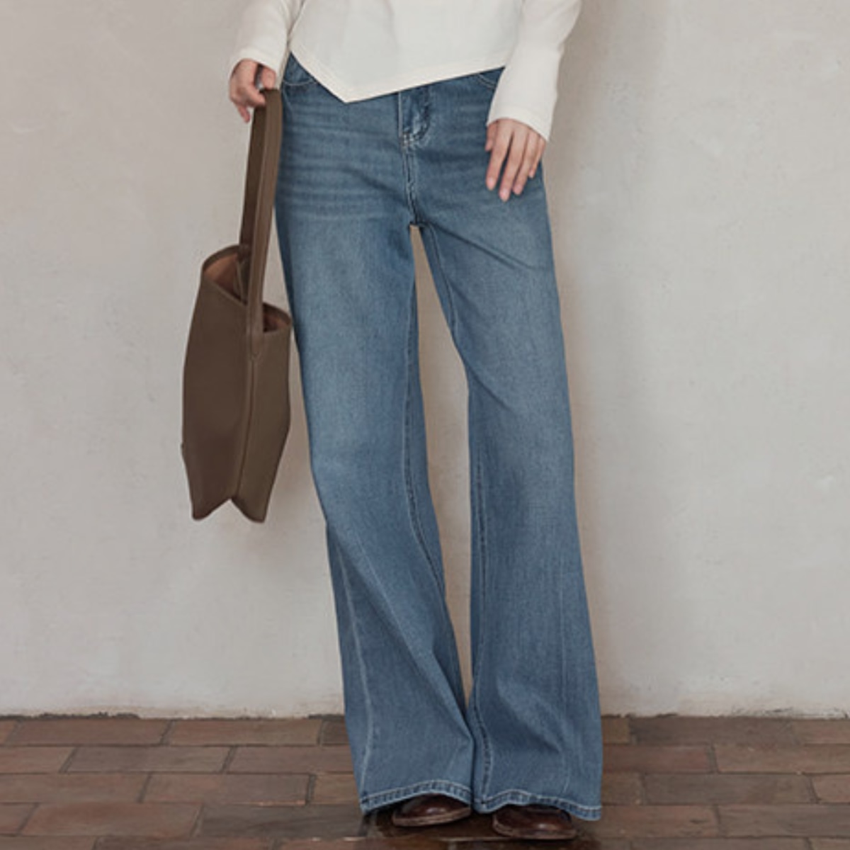 flare denim pants for flattering silhouette | Erz.