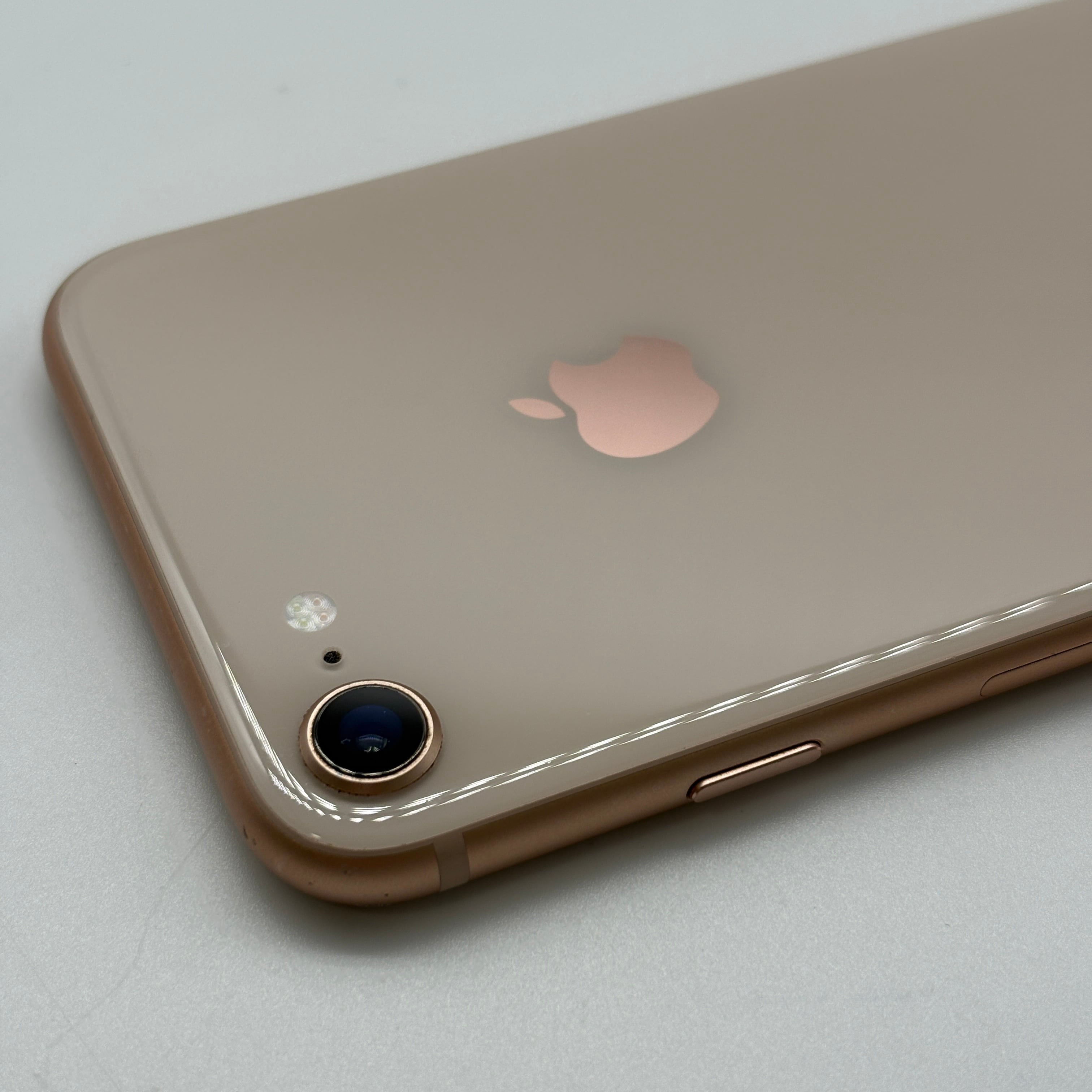 iPhone8 64GB ゴールド アイフォン本体 SIMフリー SIMロック解除済み
