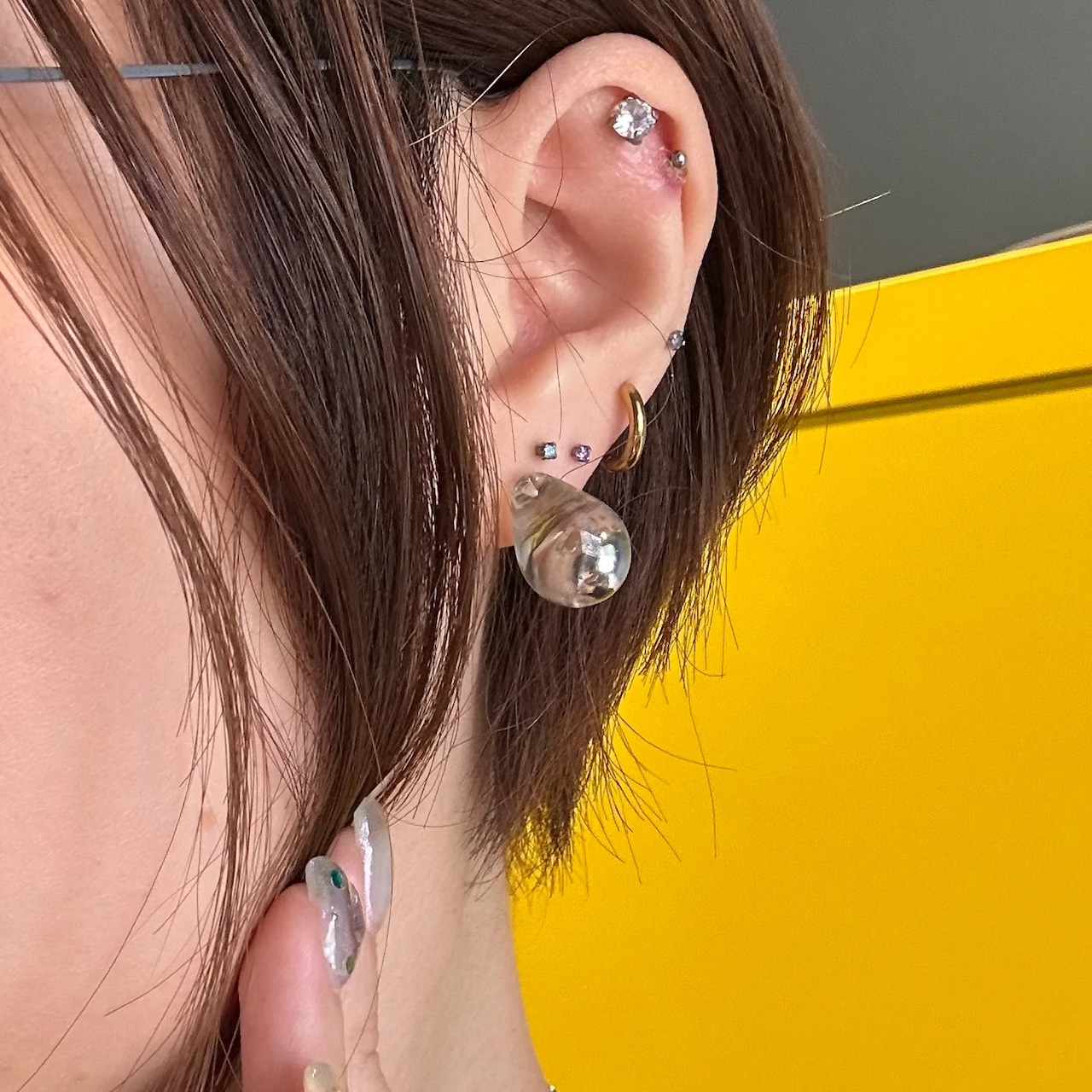 400P　アクリルボールピアス