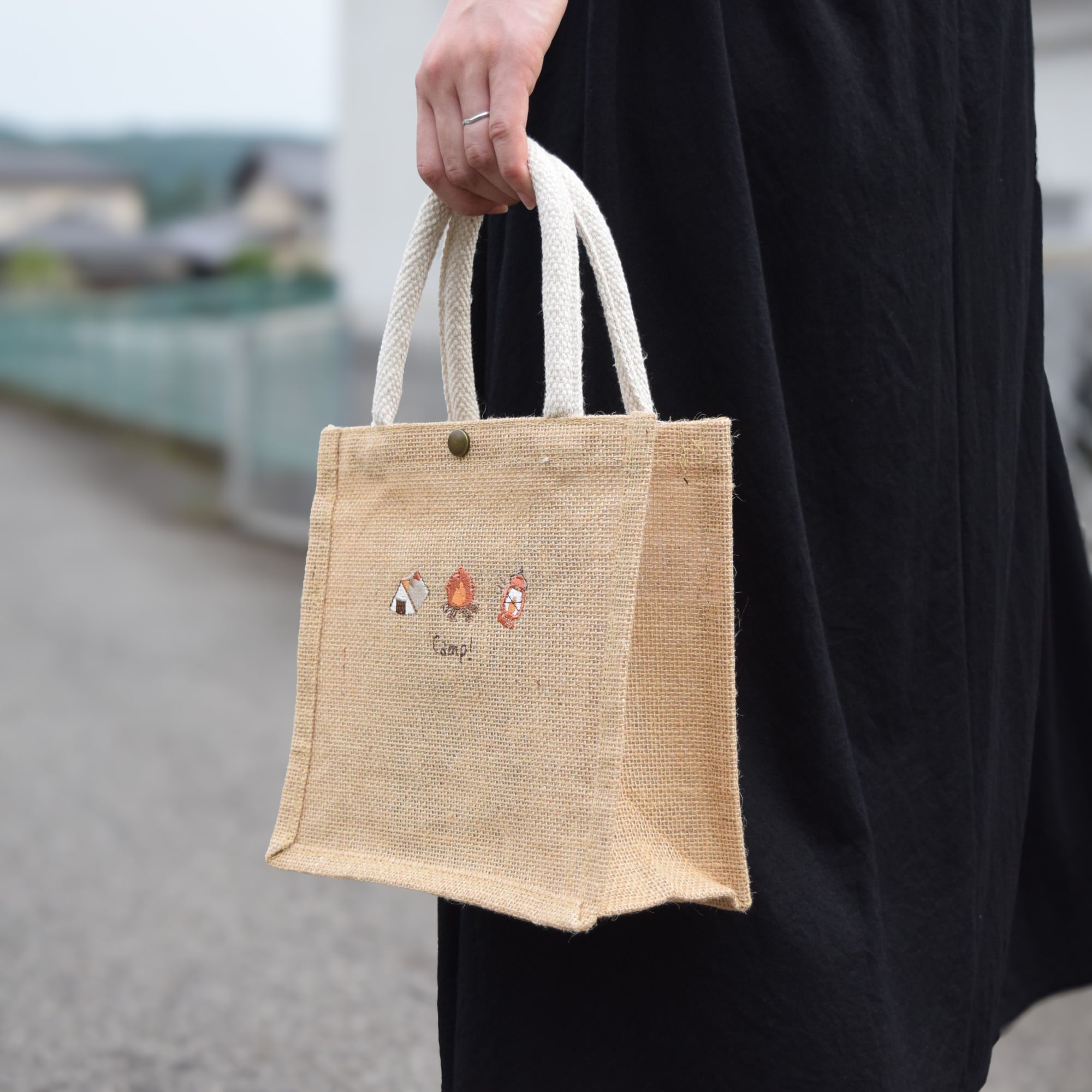 犬の刺繍付きカラフルかごバッグ　(あが) 1121-2 犬の刺繍付きカラフルかごバッグ (あが) 1121-2 犬の刺繍付きカラフル