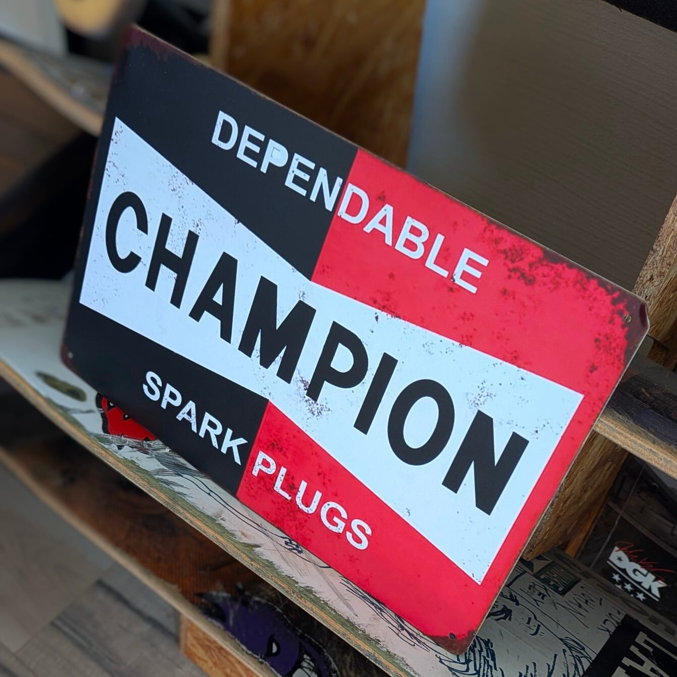 送料無料!ちょうどいいブリキ看板 【 Champion ( チャンピオン ) 】スパークプラグ / METAL SIGN / メタルサイン / ブリキ看板 / サインボード / ビンテージ加工〚アメリカン雑貨 アメトイ〛