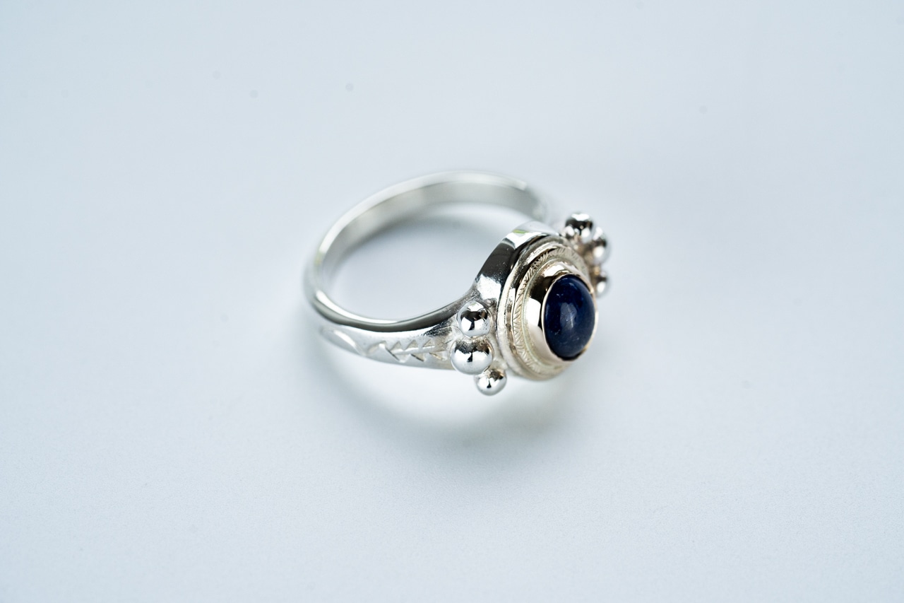 R-096 K10 Circle Native Oval Signet Ring (Sapphire)