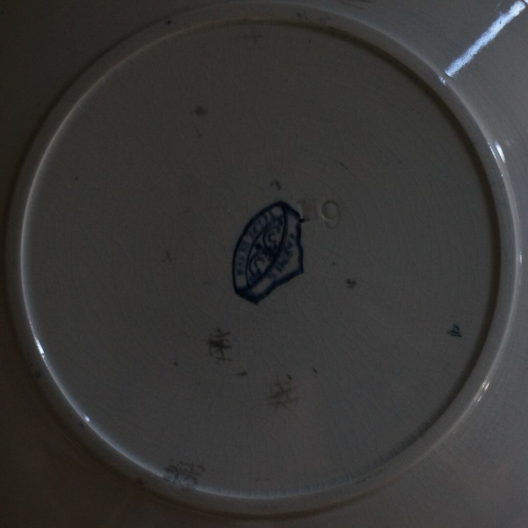 古いフランスの陶器皿