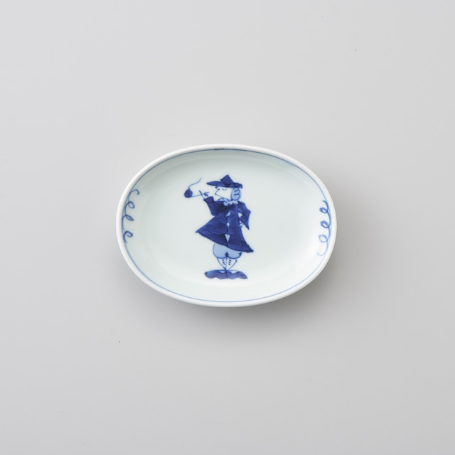 【青花】“パイプ異人” 小判小皿