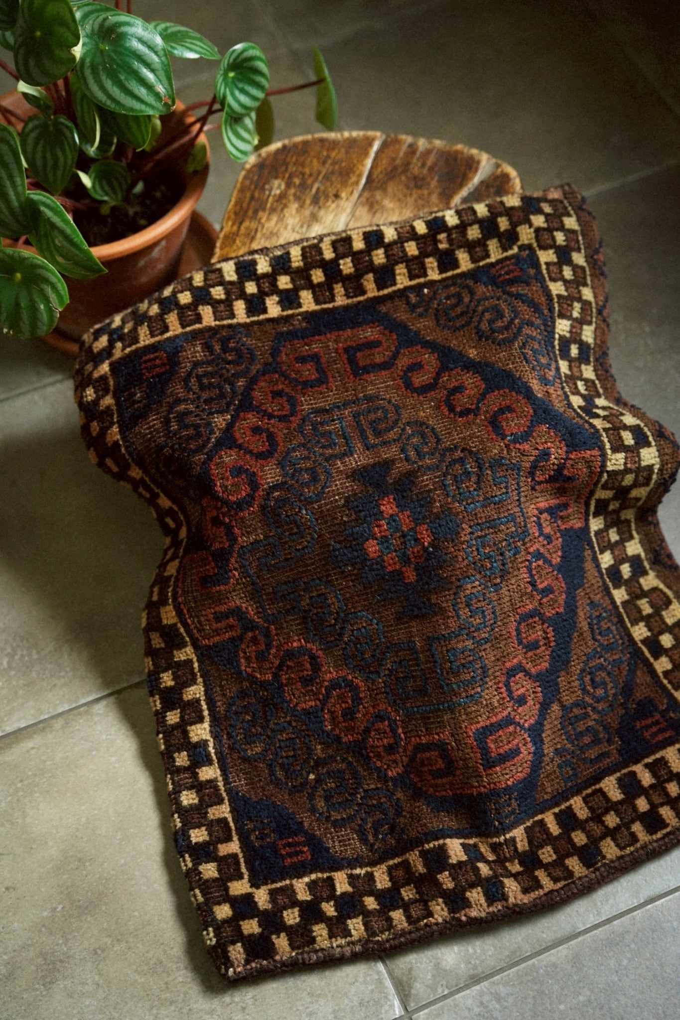 1323-Vintage Balucg rug | 手織りのヴィンテージラグ専門店 | Bahr