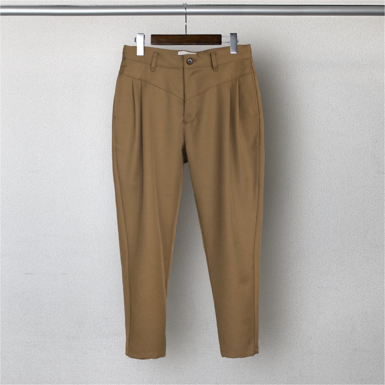 再入荷 LiSS テーパードクロップドパンツ beige LiS-804651 | LiSS