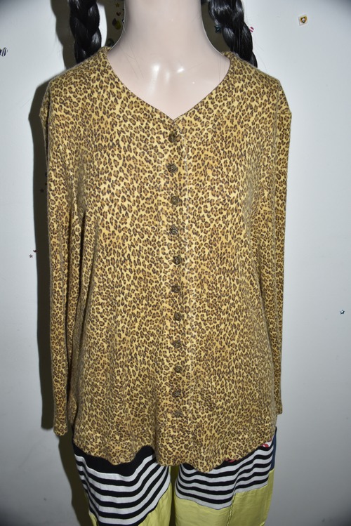 DoReMi Unique Series – Leopard Button-Front Knit Top