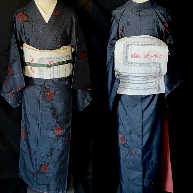 色紙に赤い花模様の大島紬〉SALE 黒に近い濃紺 仕付け付き未使用品 