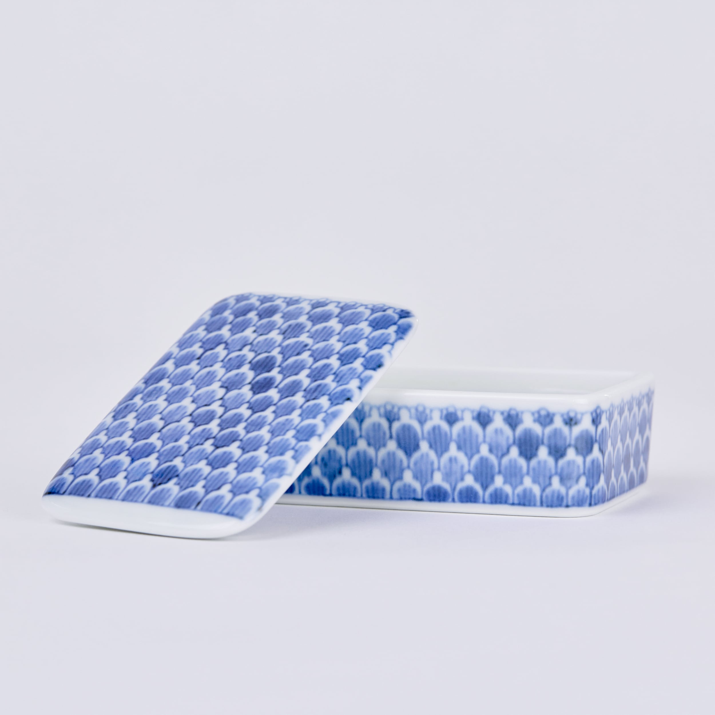 有田焼和食器 小物入れ 【古伊万里牡丹】