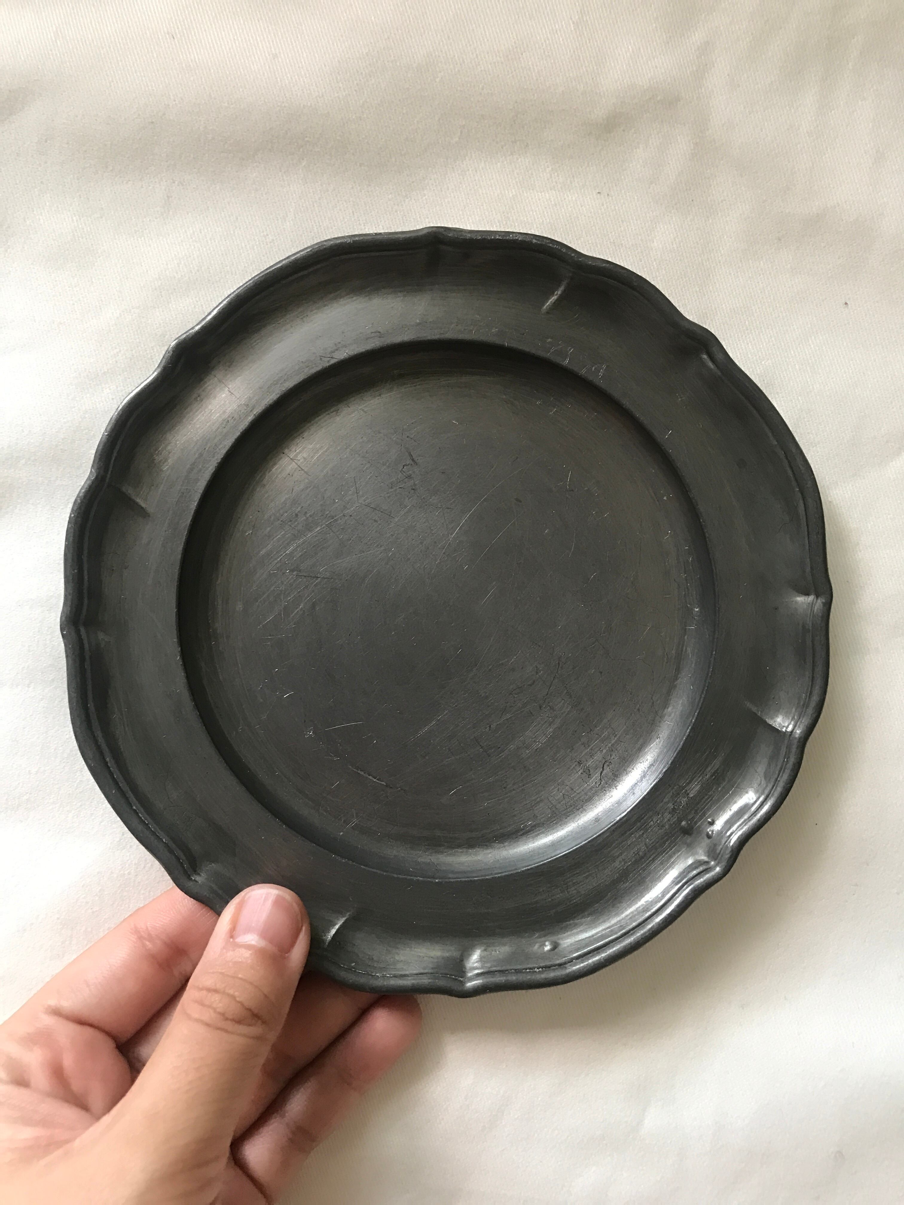 ピューターの16cmの花リム皿