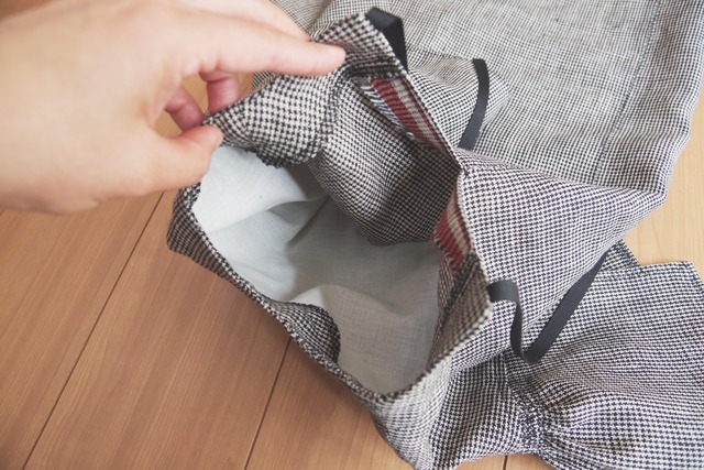 クロスの木刺しゅうのケープ風リネンワンピース / 90cmサイズ