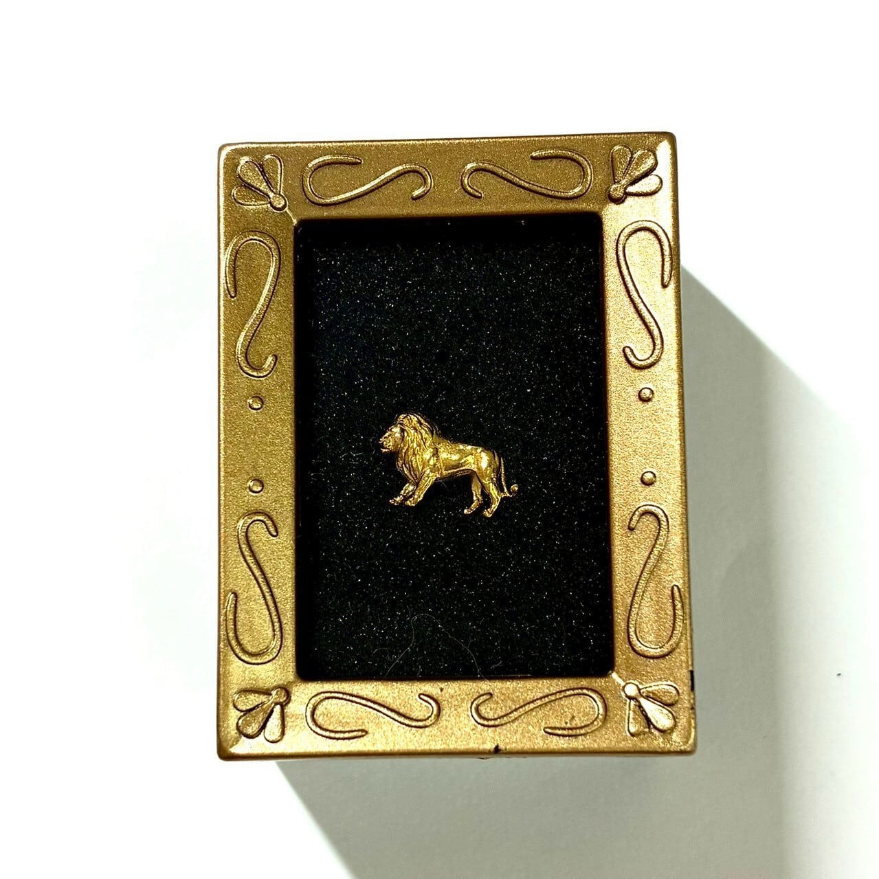 純金 約1g ライオン (No.2) JUNGOLD 指先サイズの芸術品 | JUNGOLD