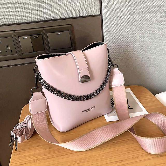 夏の小さなバッグレディースバッグ2020人気の新しいトレンディなワイルドチェーンショルダーメッセンジャーバッグネット赤ファッションバケットバッグ Tiancai_Wing_Bag5280675