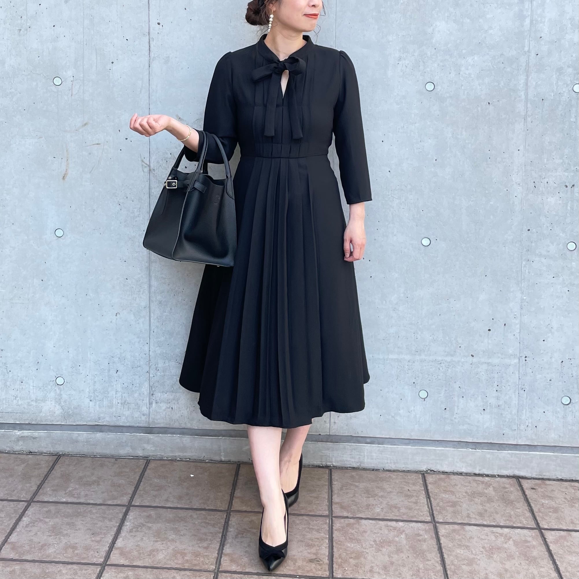 SALE□上品ジョーゼット ボウタイプリーツフレアワンピース黒【L