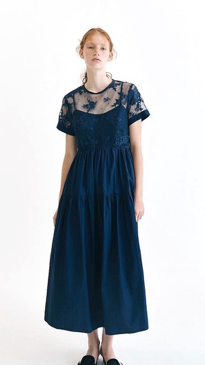 REKISAMI -Lace switching tiered dress- :NAVY