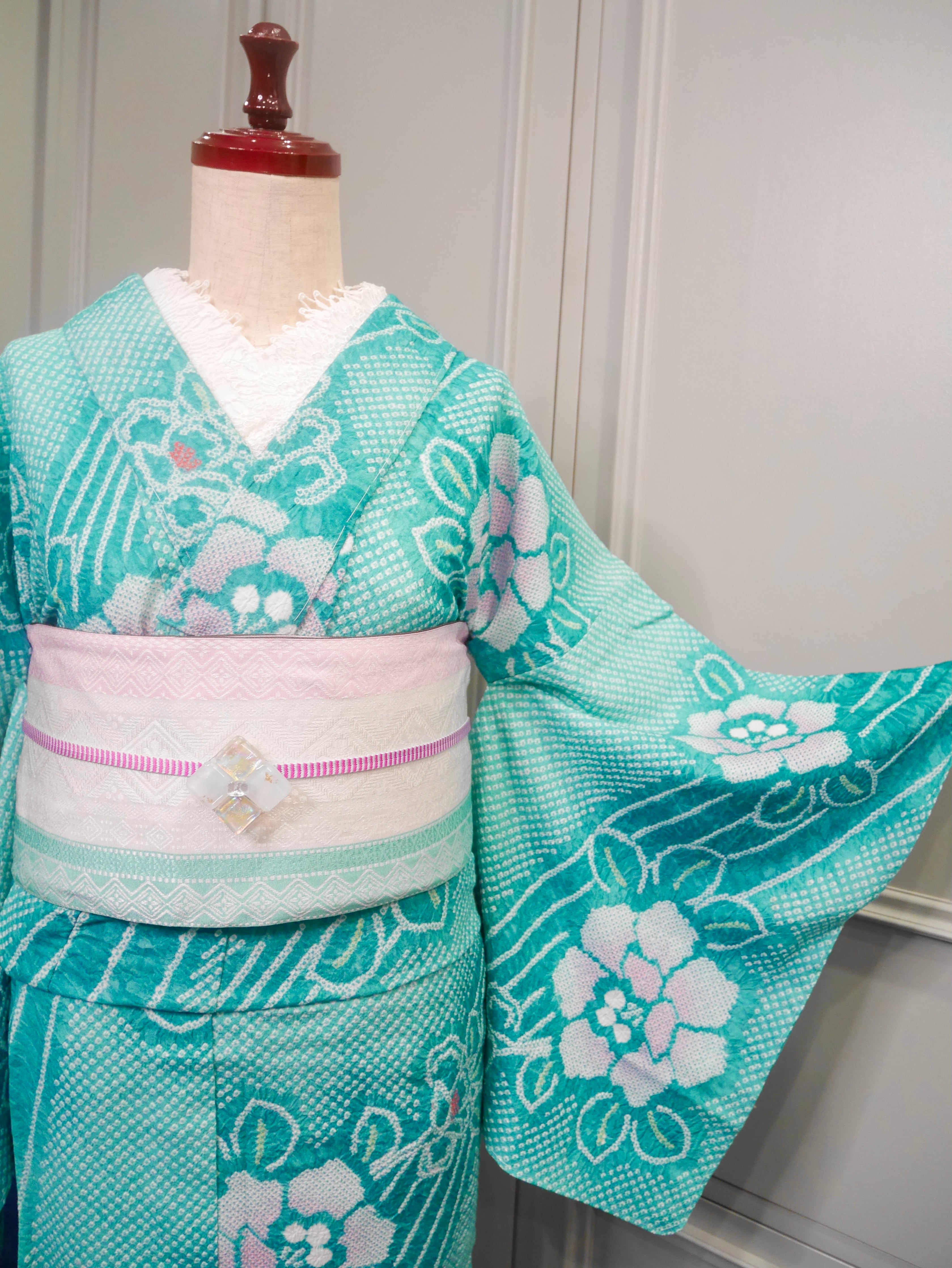 工場直送 美品 有松鳴海絞り“どっどっどっーと蝶が翔ける薔薇の園”高級
