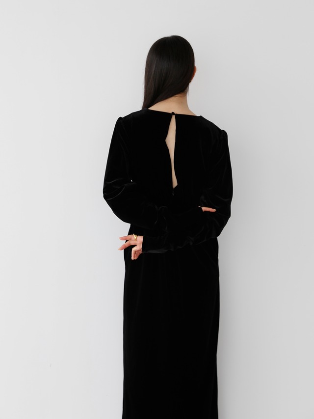 back open velour onepiece（black）