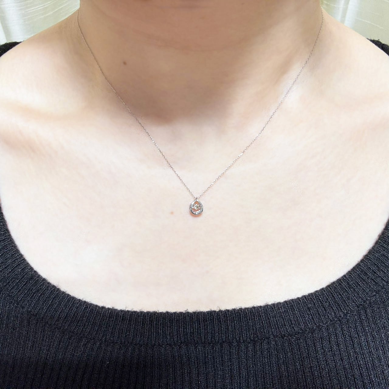 Pt900/Pt950 0.05ct 揺れるダンシング ダイヤモンド ネックレス