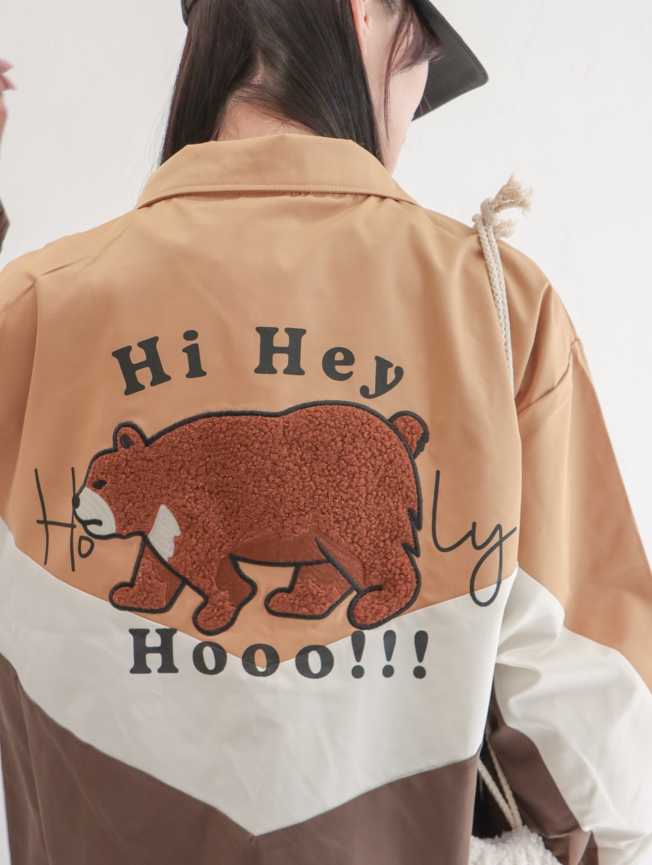 【壁を壊す。】「そのくま、かわいいですね」で繋がるくま刺繍 配色切替 マウンテンパーカー【細身も安心のゆるカワ】 - 12