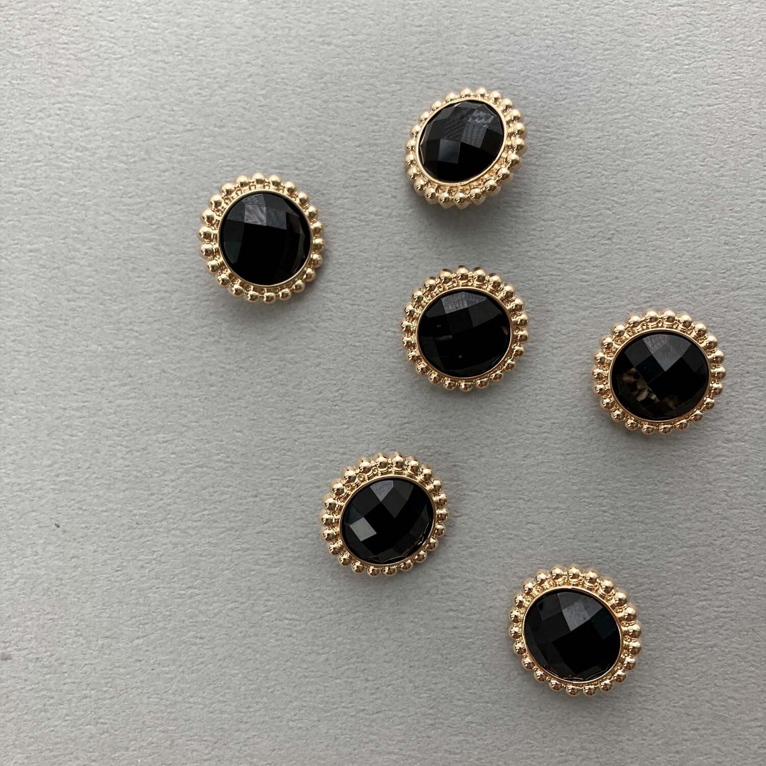 再入荷〉ゴールド縁の黒カットカボションボタン（21mm） | Dua