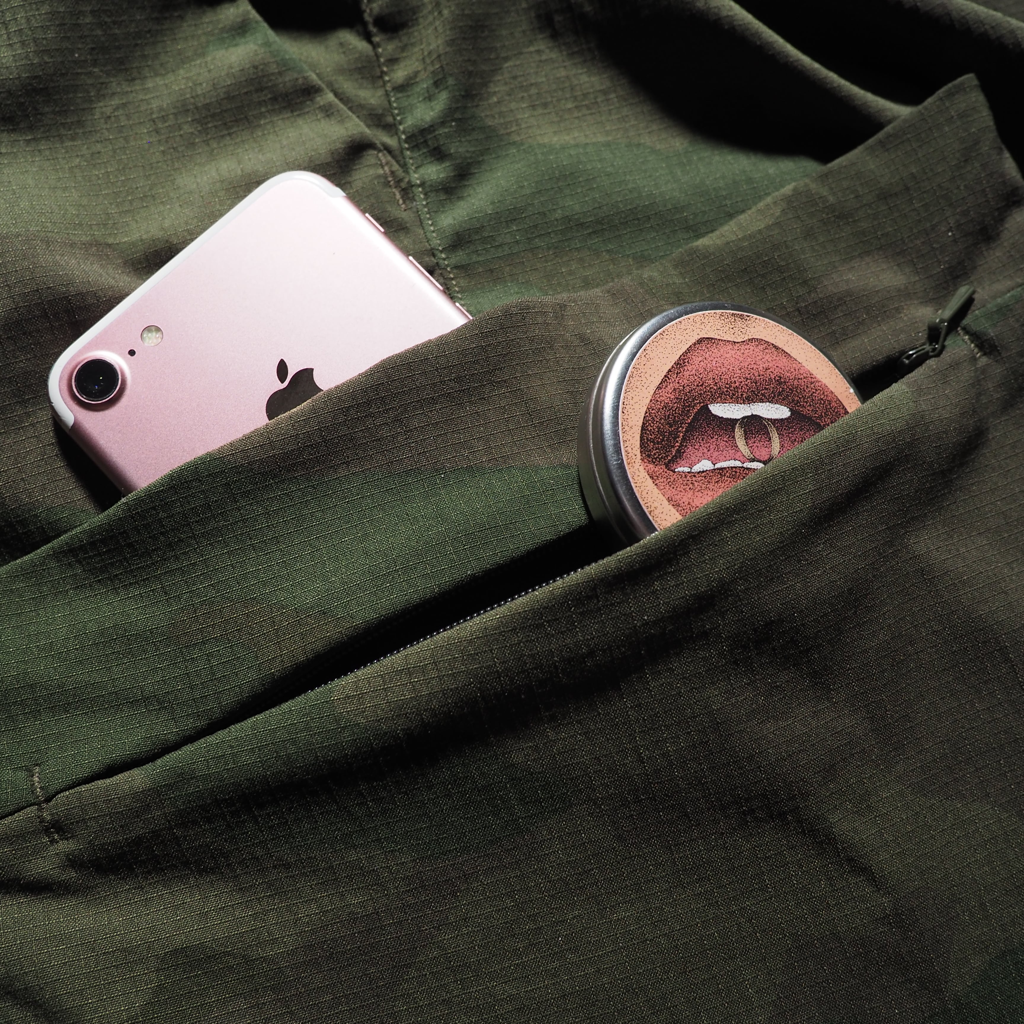 2000s ” Columbia ” Tech side Pockets × camouflage pattern short pants