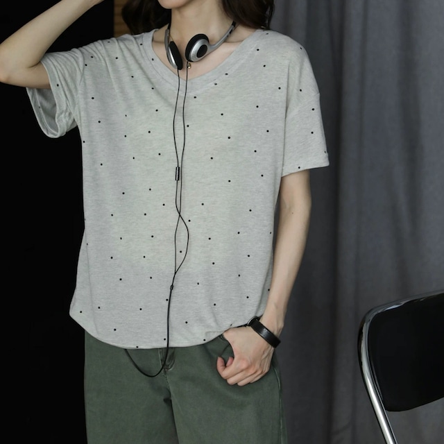 ドットプリントVネックドロップショルダーTシャツ　A02231