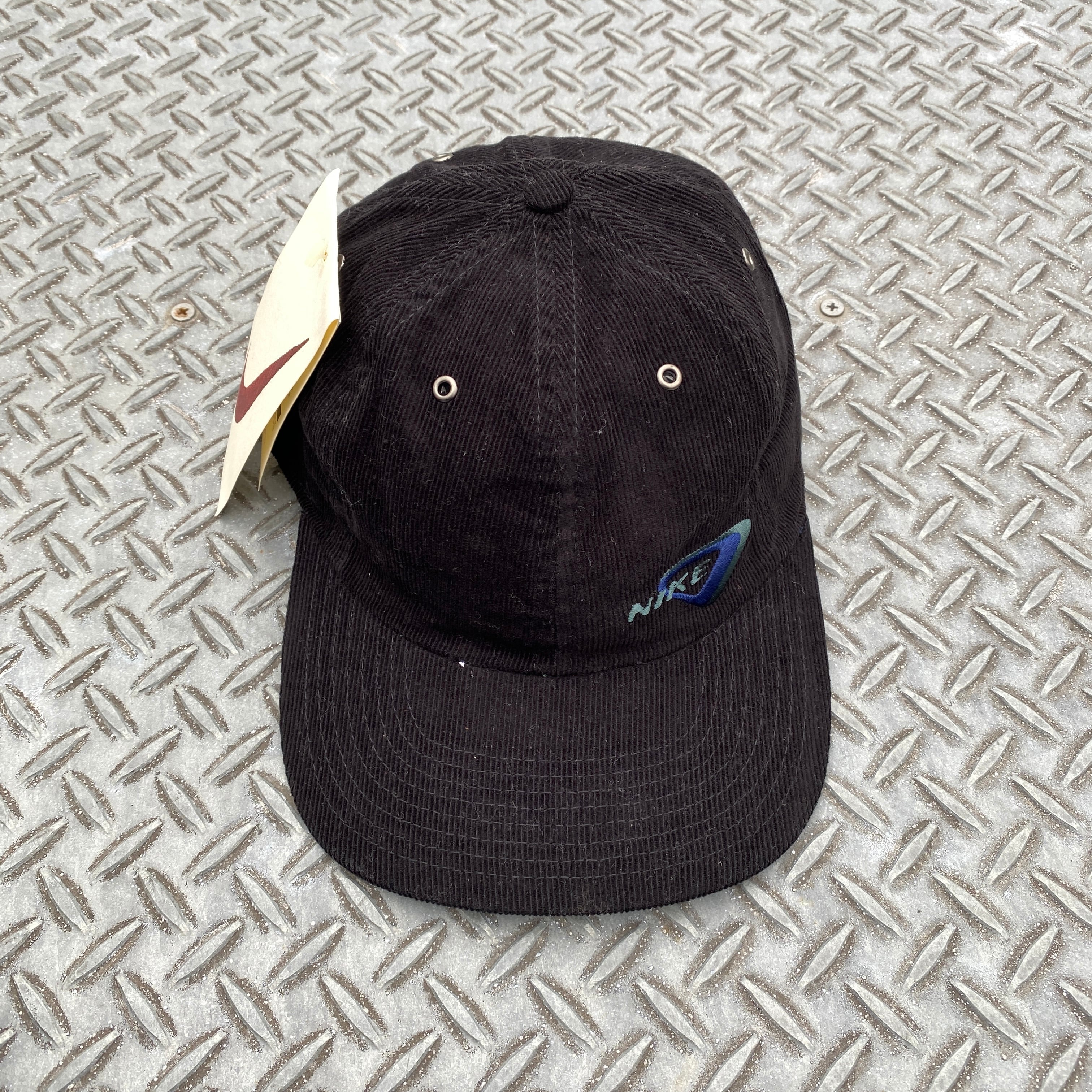 Nike Dead Stock 90s Cap キャップ　刺繍 90s NIKE Deadstock Black Corduroy Cap / Delta Embroidery