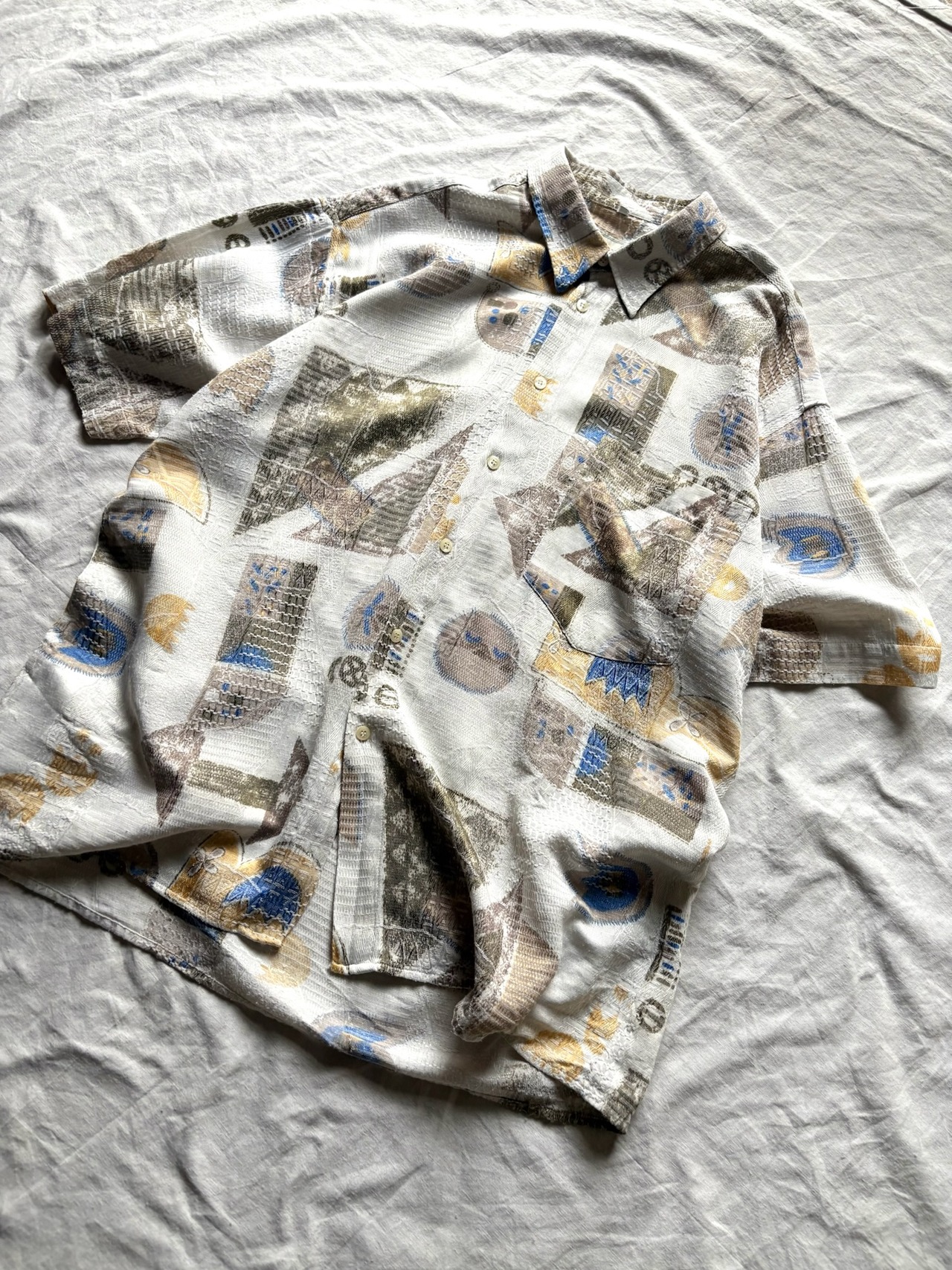 Embroidery patterned S/S shirt