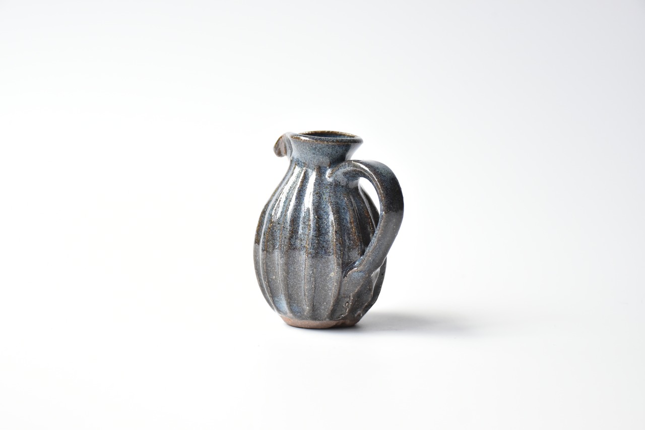 小代瑞穂窯 / 福田るい : ミルクピッチャー 樽型 縦しのぎ 青