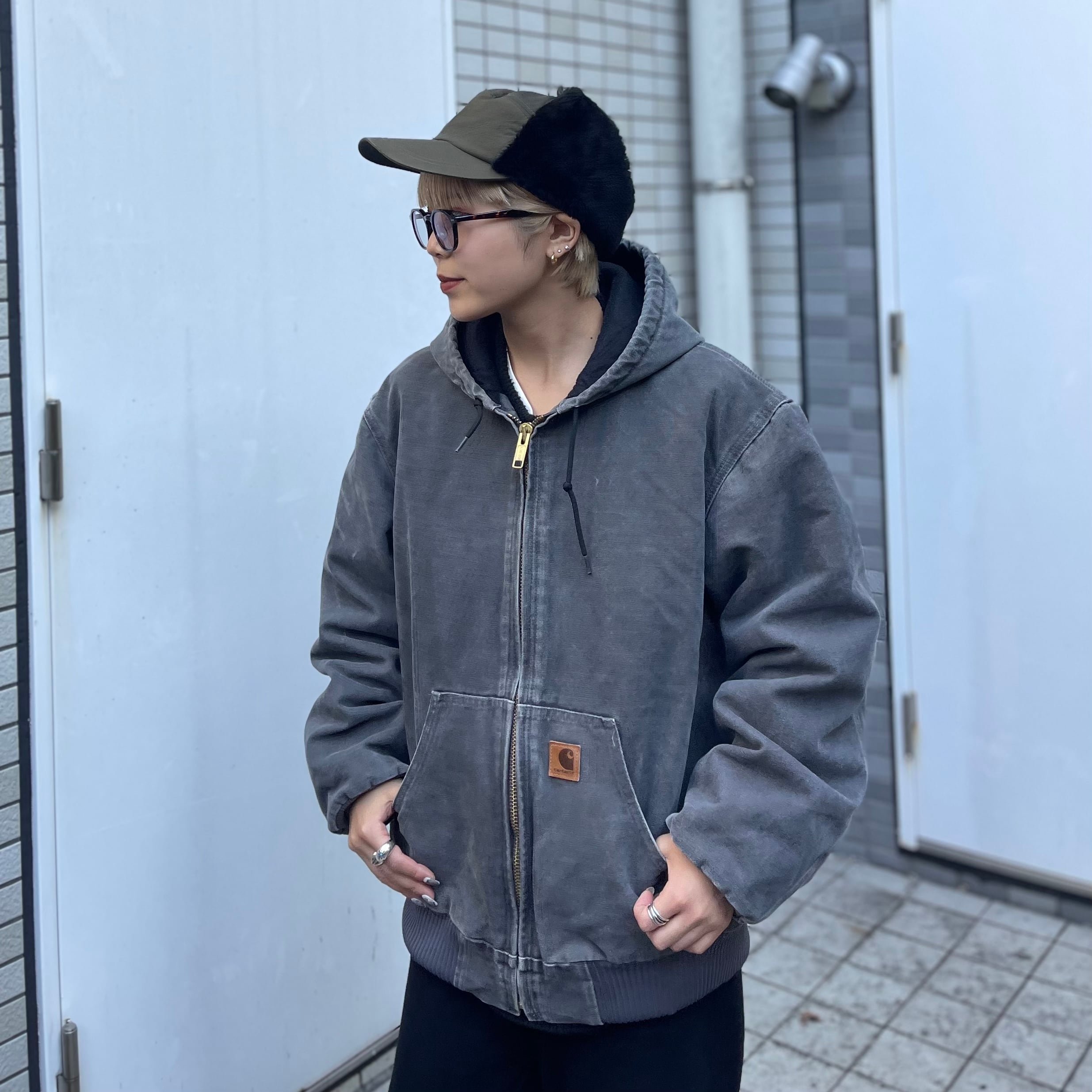 carhartt アクティブジャケット　フーディー