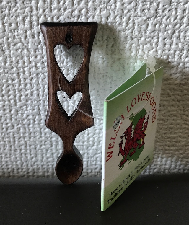 ウェルッシュ　ラブスプーン　Hand carved crafted welsh wooden love spoon with heartsの画像