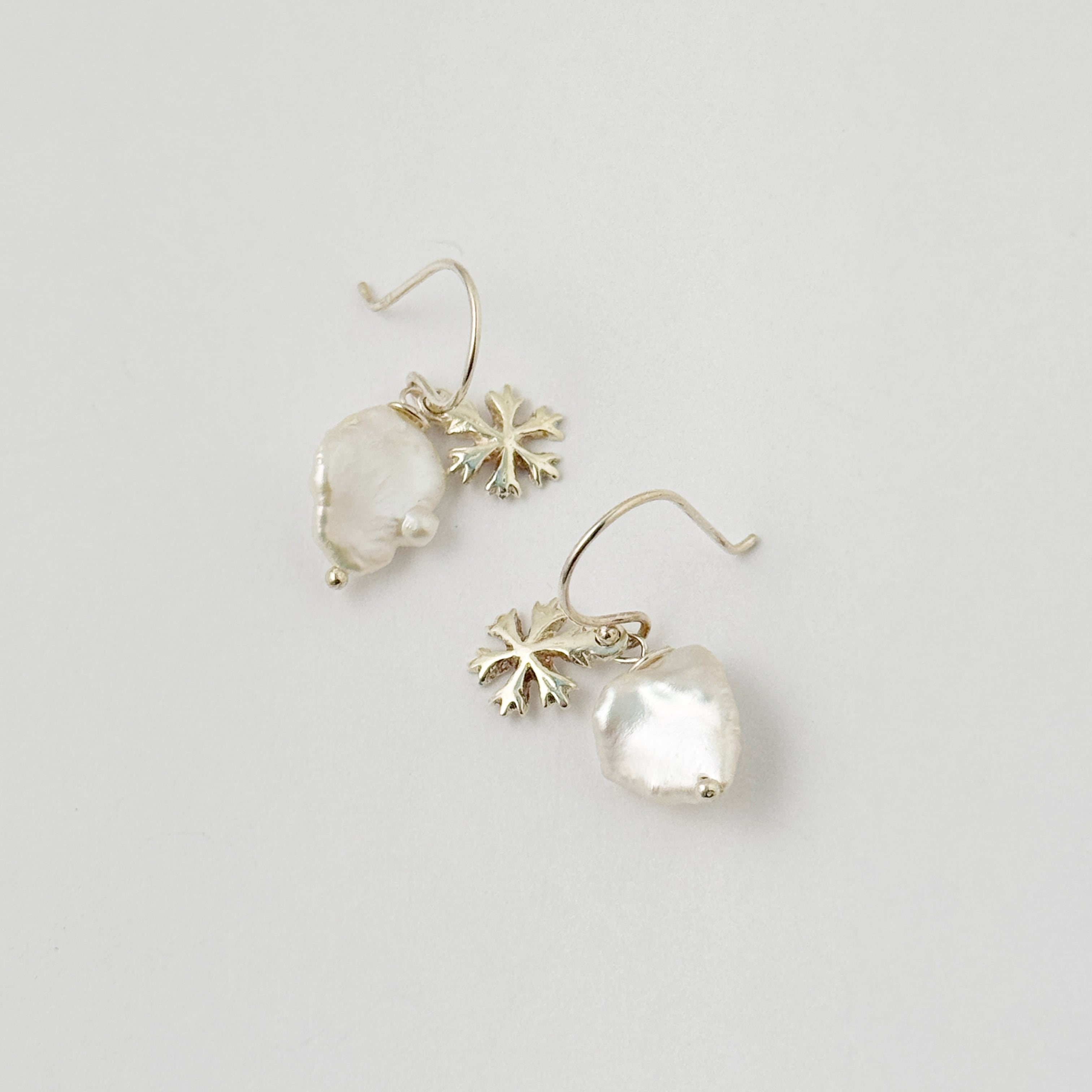 Lagoon Original 選べる スノー と バロックパール フックピアス ☆