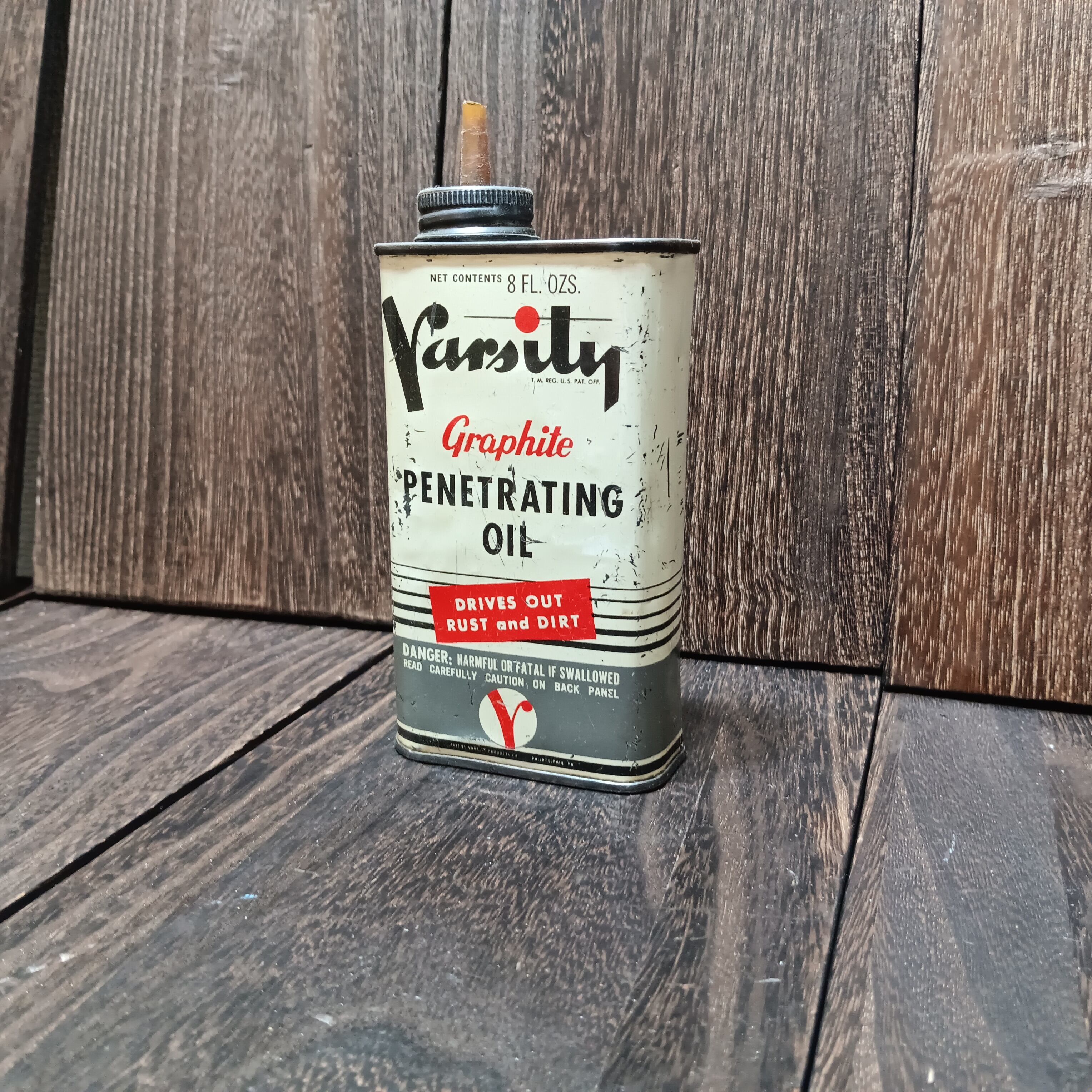 アメリカン雑貨 オイル缶 インテリア VARSITY GRAPHITE PENETRATING OIL TIN CAN  HANDY OILER 8oz アメリカン雑貨 オイル缶 インテリア VARSITY GRAPHITE PENETRATING