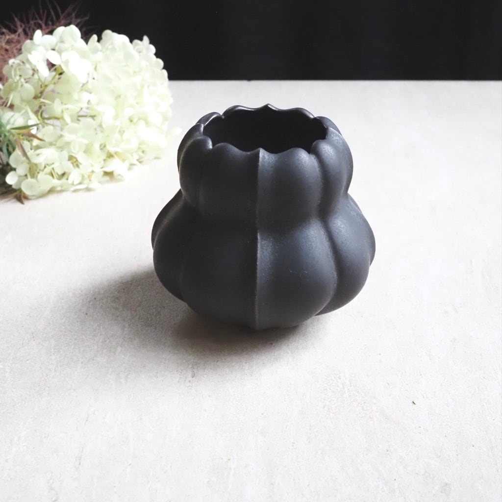 東 一仁/花器 黒綾花 4枚花
