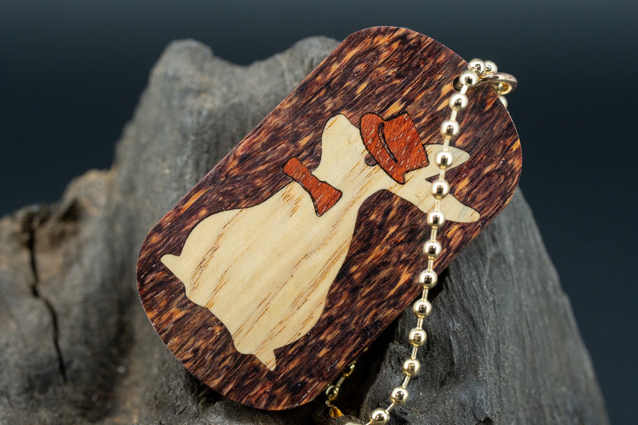 【東洋のローズウッド】 縞紫檀 変わり杢 ドッグタグ 象嵌 三月ウサギ