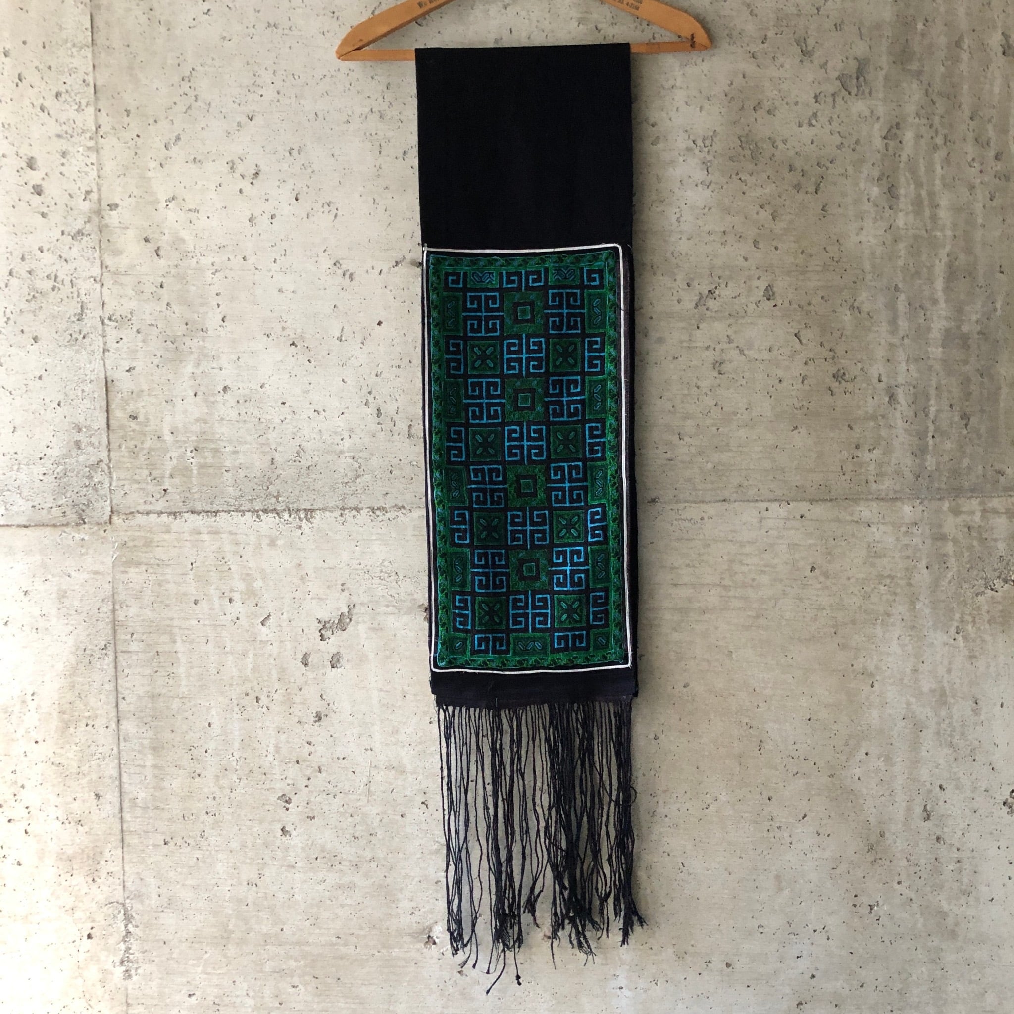 ベトナム 黒門族刺繍 タペストリー ショール | Pay ID