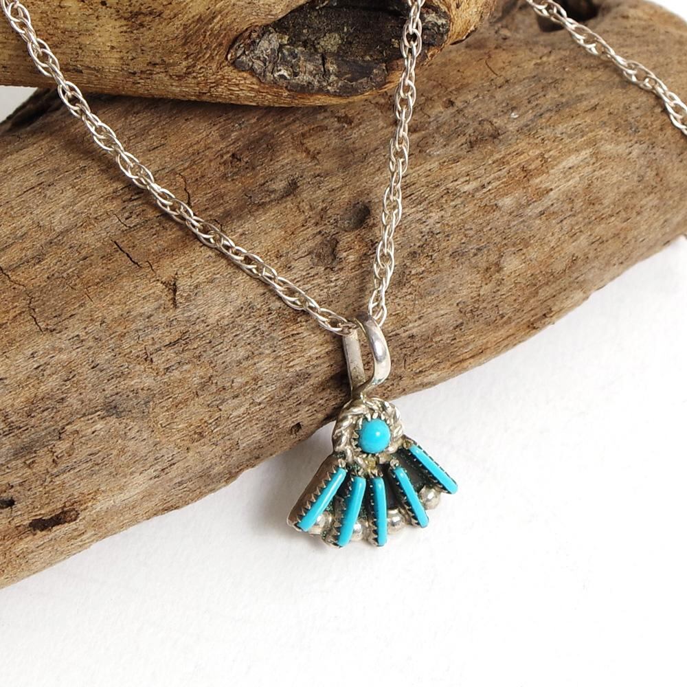 INDIAN JEWELRY インディアンジュエリー】ZUNI Fan Shape pendant