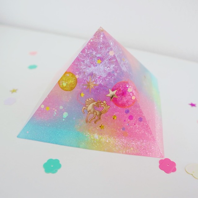 虹の光♪ユニコーンピラミッドオルゴナイト