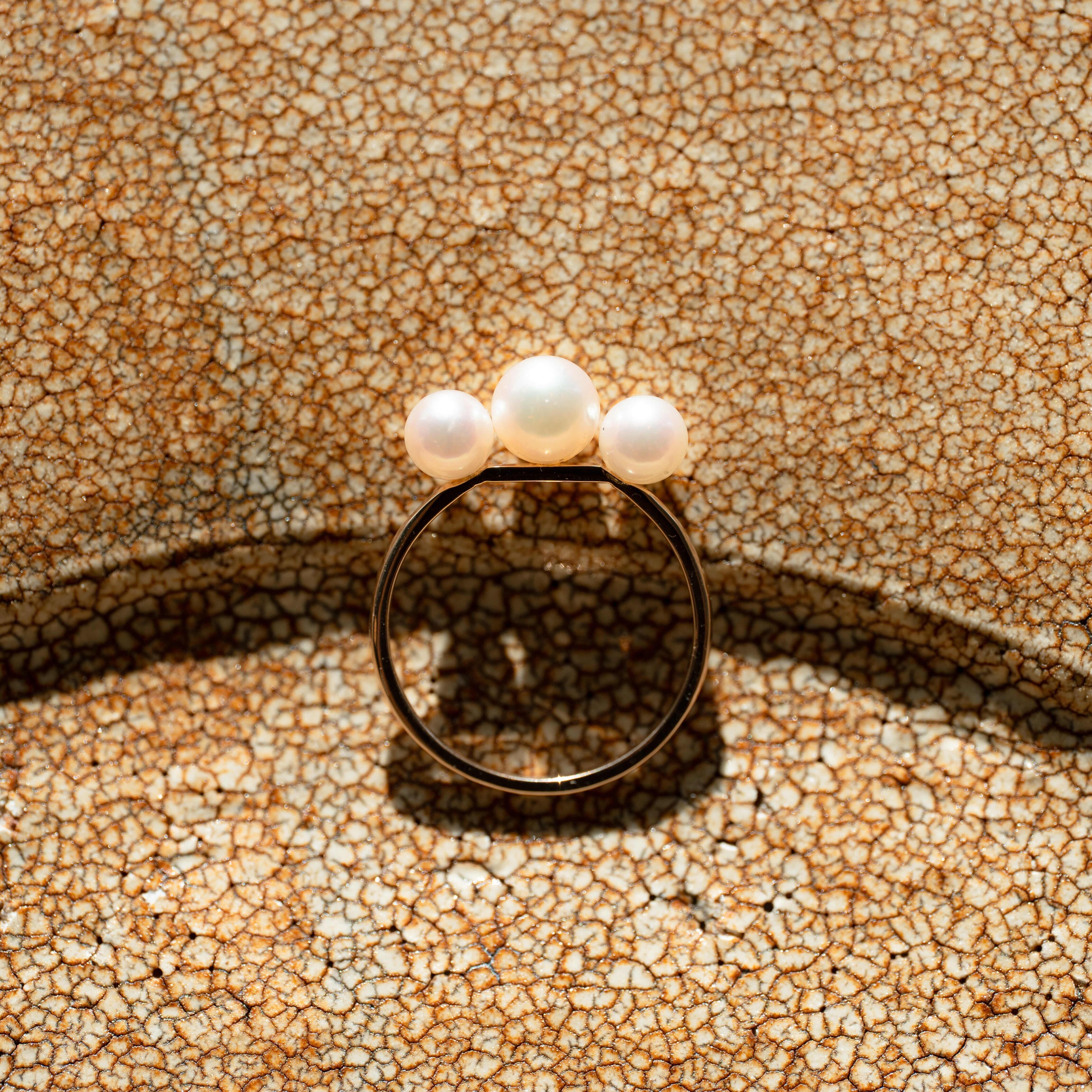 Emi＞ 3粒あこやパールリング GEKKOU【K10】 | 外宮参道 COMISE online