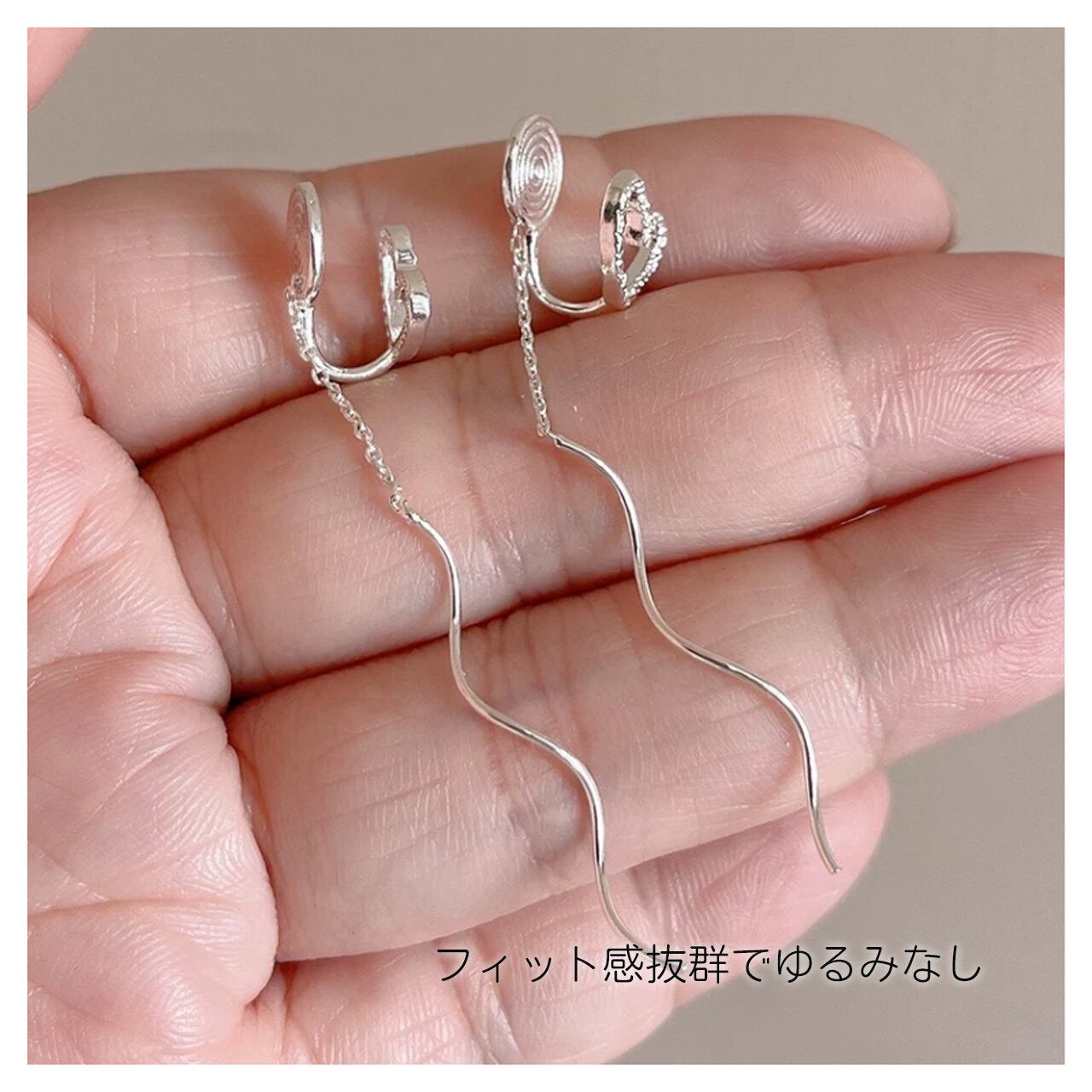 B200 .ハートチェーンイヤリング／ピアス ウェーブチェーン 揺れる