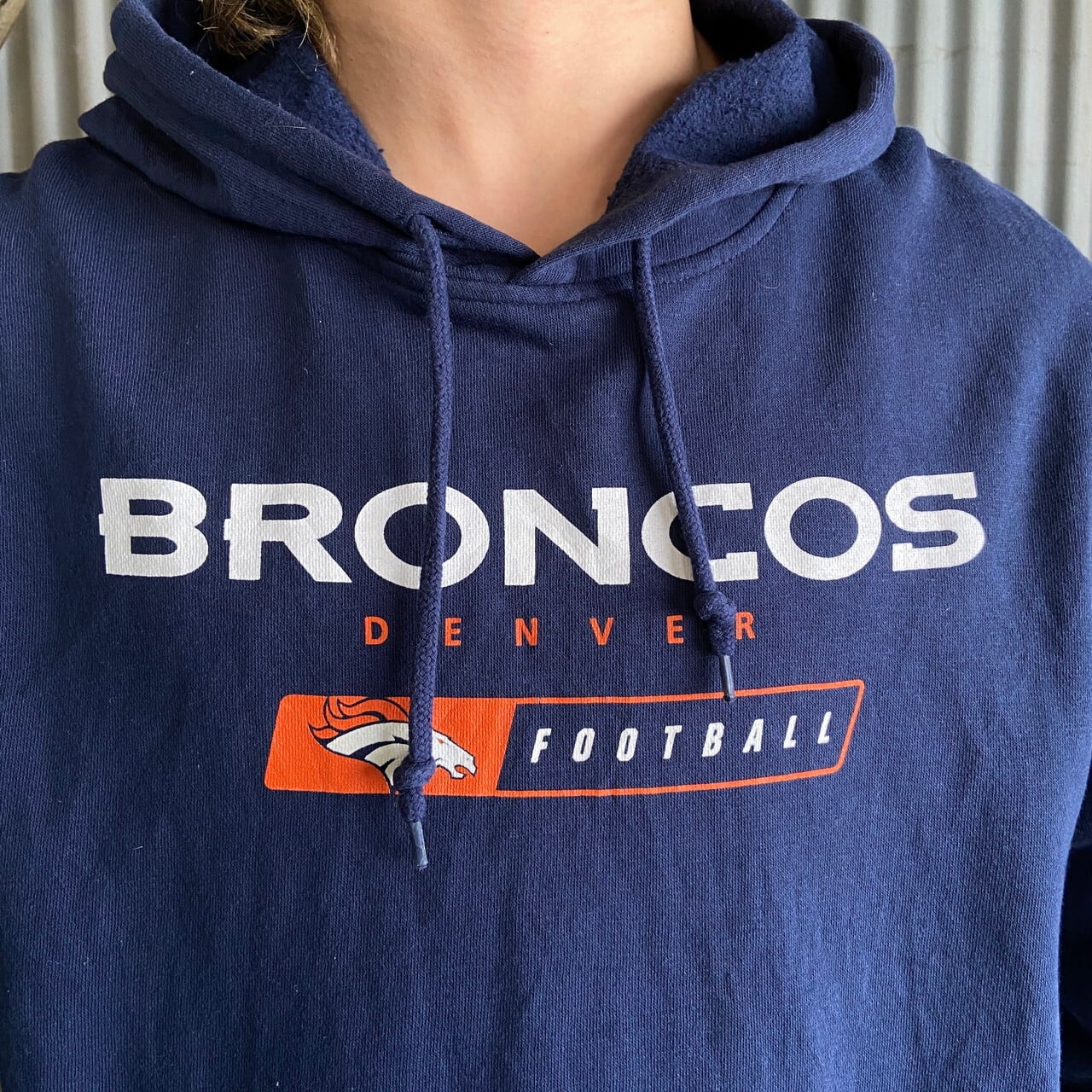 NFL TEAM APPAREL デンバー・ブロンコス チームロゴプリント スウェットパーカー メンズL 古着 Denver Broncos