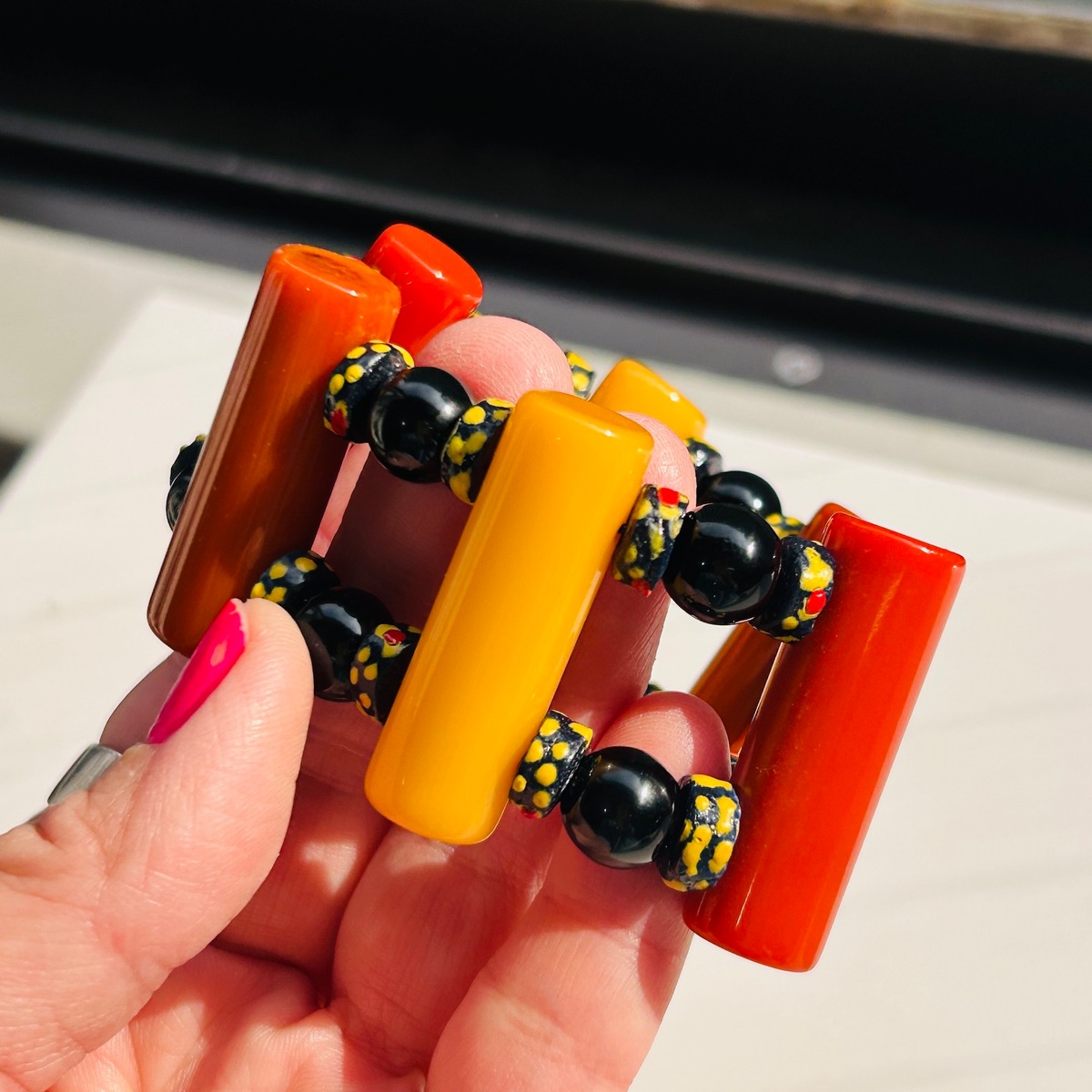 BAKELITE 円柱マルチカラービーズ ストレッチブレスレット | Milo 